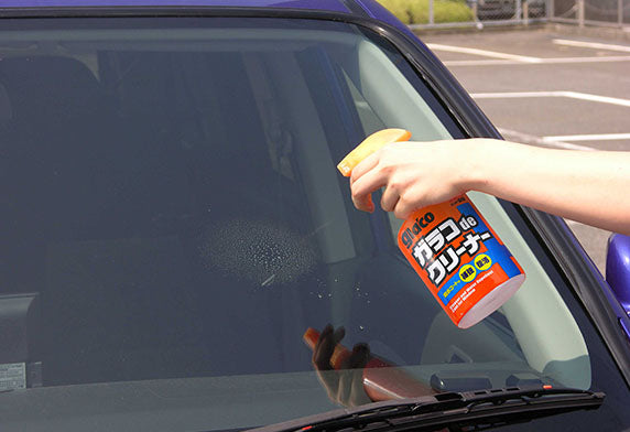 Soft99 Glaco De Cleaner: 2-in-1 Glass Cleaner and Sealant