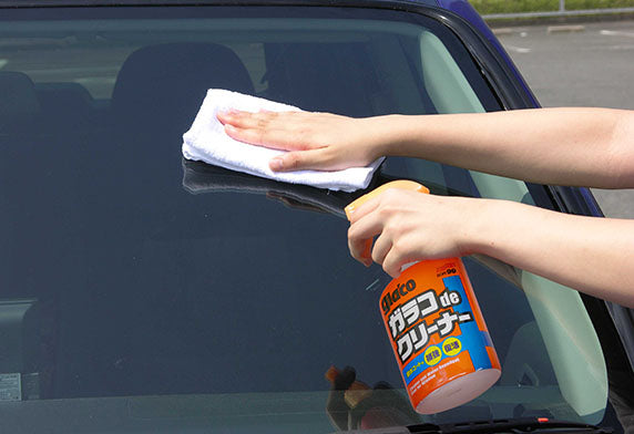 Soft99 Glaco De Cleaner: 2-in-1 Glass Cleaner and Sealant