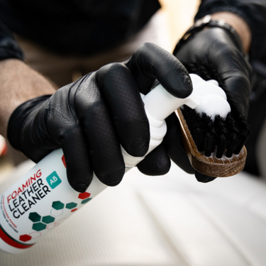 L2 Foaming Leather Cleaner Gtechniq.