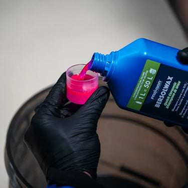 Bersolwax. Fra-Ber. Ceramic car shampoo 1000ml bottle- being poured